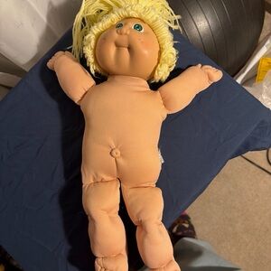 Vintage Cabbage Patch baby doll- blonde hair, green eyes